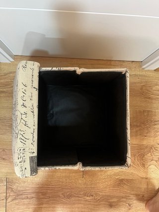 Sgabello pieghevole con spazio di archiviazione