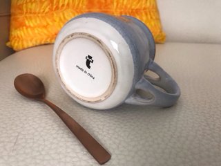 TAZA MUG CERÁMICA AZUL CELESTE, CUCHARRILLA DORADA