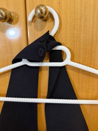 Top negro cuello triángulo