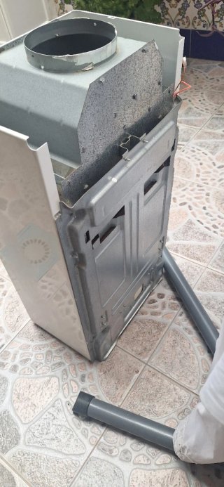 Calentador de gas Baxi blanco y gris