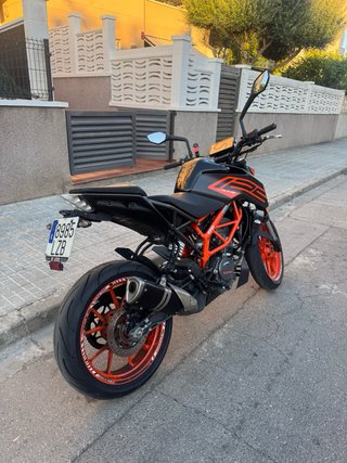 KTM Duke 125 2023 Negra/Naranja
