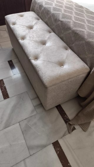 Baúl de tela beige y negro