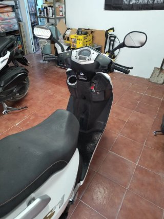 Daelim S1 Scooter con Motor Nuevo y Topcase
