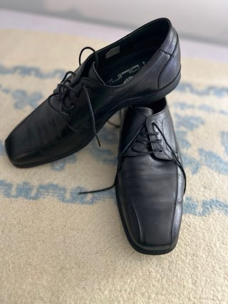 Zapatos de vestir negros de cuero