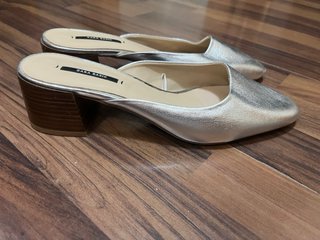 Mules con tacco Zara color argento