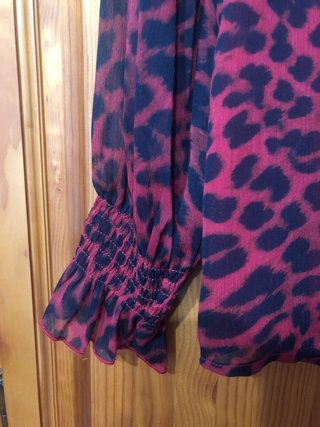 Blusa DKNY Animal Print Roja Talla S