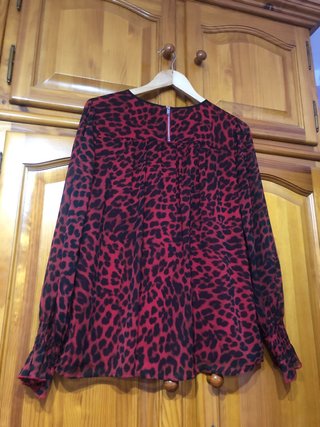Blusa DKNY Animal Print Roja Talla S