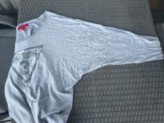 Camiseta Guess plateada con lentejuelas Talla XL