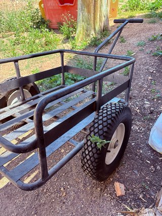 Carro de jardín metálico