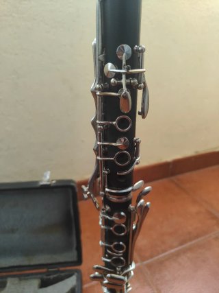 Clarinete antiguo con estuche