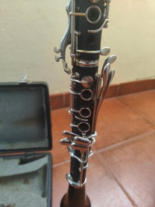 Clarinete antiguo con estuche