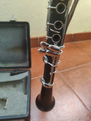 Clarinete antiguo con estuche