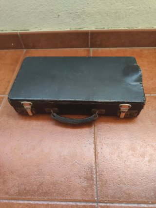 Clarinete antiguo con estuche