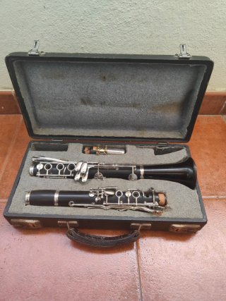 Clarinete antiguo con estuche