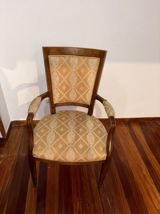 Mesa comedor redonda y 5 sillas tapizadas