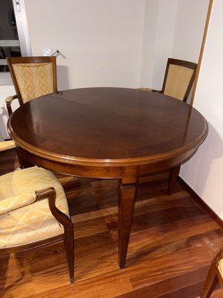 Mesa comedor redonda y 5 sillas tapizadas