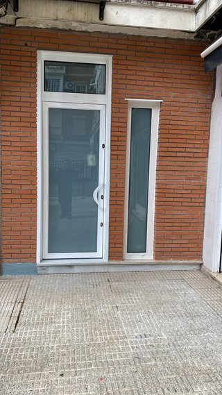 Carpintero de aluminio oficial de 1