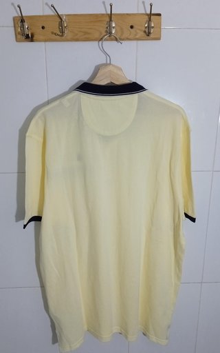 Polo Cortefiel Amarillo con Detalles Azul Marino