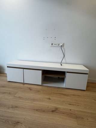Mueble TV blanco y madera