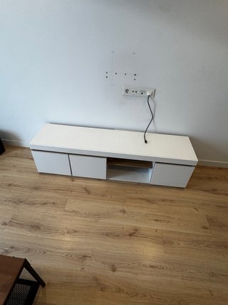 Mueble TV blanco y madera
