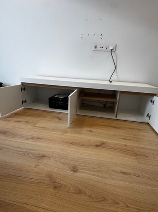 Mueble TV blanco y madera