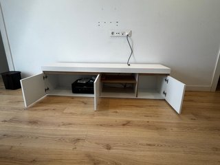 Mueble TV blanco y madera