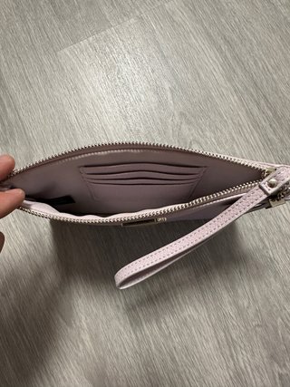Cartera de mano Guess rosa con lazo