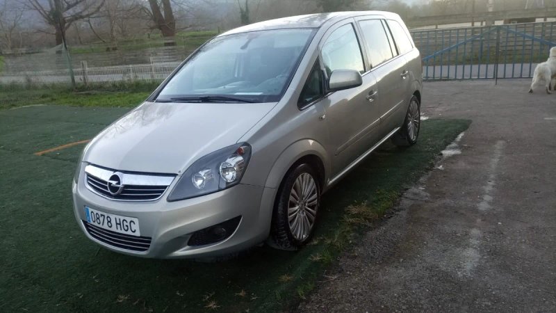 Opel Zafira 2011 - foto 1