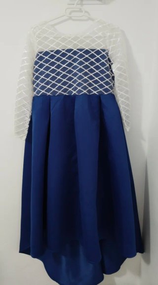 Vestido de fiesta azul y blanco