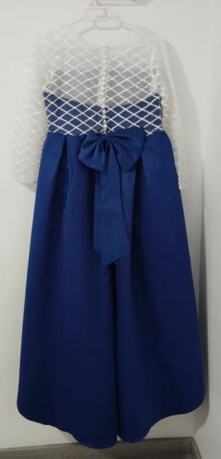 Vestido de fiesta azul y blanco