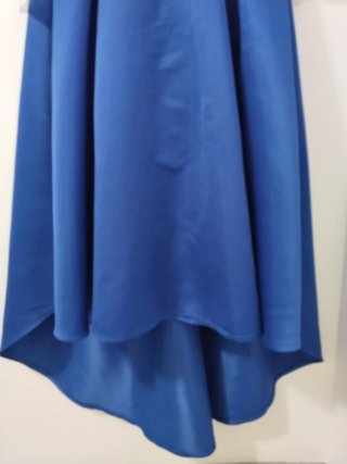 Vestido de fiesta azul y blanco