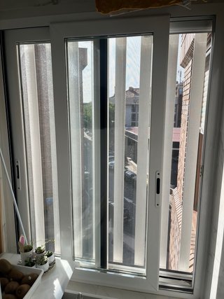 Ventana corredera aluminio.-