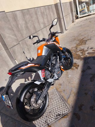 KTM Duke 125 2011 - Naranja/Negra