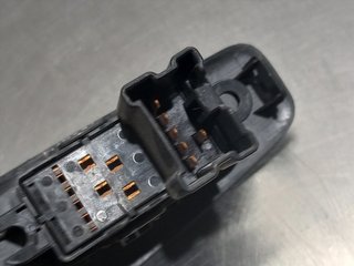 MANDO ELEVALUNAS TRASERO DERECHO NISSAN QASHQAI (