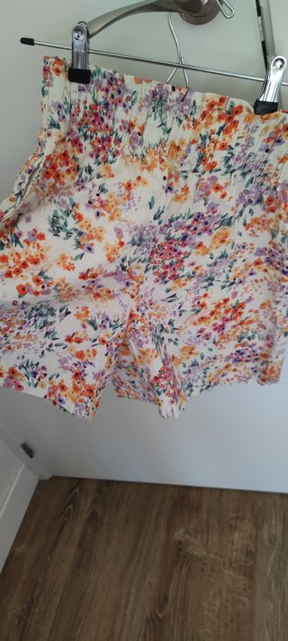 Bermuda floral naranja y rosa