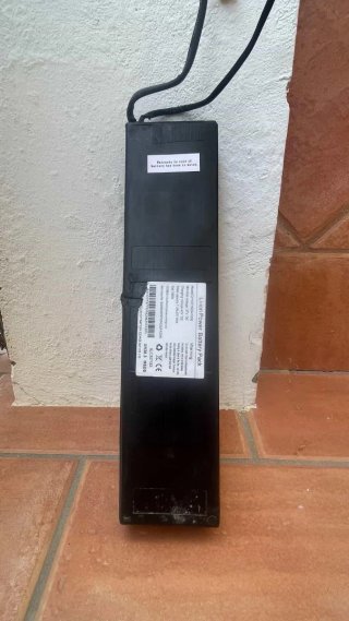 Batería de 42-37 voltios muy buena y funcional