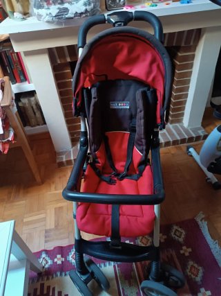 Silla de paseo para bebé color rojo en buen estado