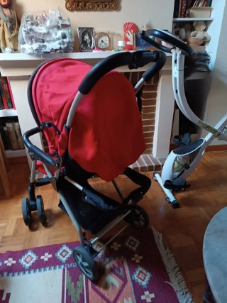 Silla de paseo para bebé color rojo en buen estado