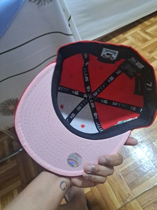 Gorra New Era Roja NY con Rosa