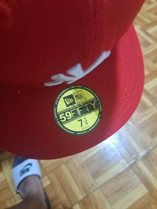 Gorra New Era Roja NY con Rosa
