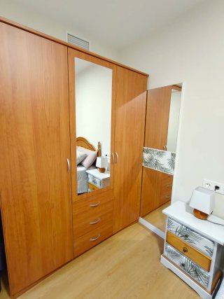 Dormitorio completo con cama matrimonio