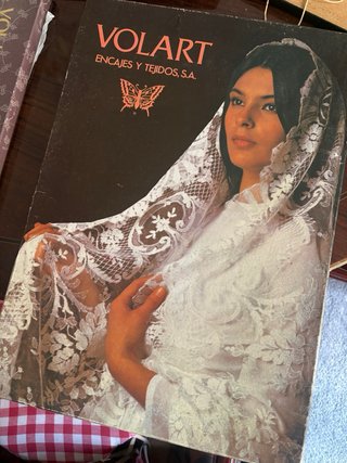 Mantilla Volart Negra Encaje Floral