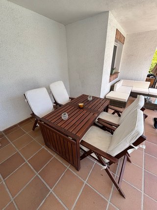 Tavolo in legno per giardino