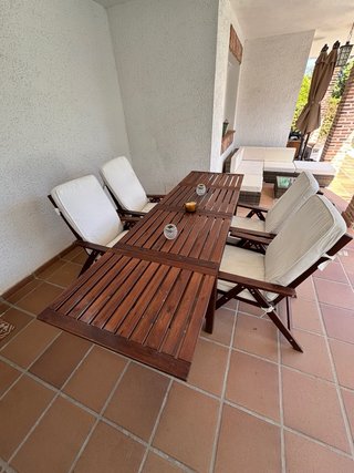 Tavolo in legno per giardino