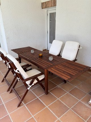 Tavolo in legno per giardino