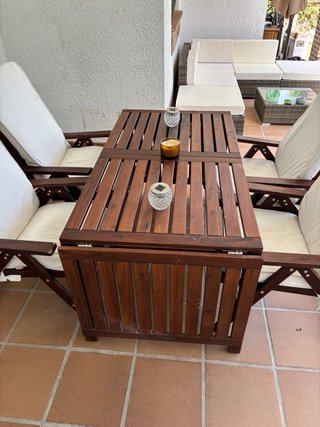 Tavolo in legno per giardino