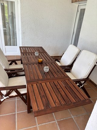 Tavolo in legno per giardino