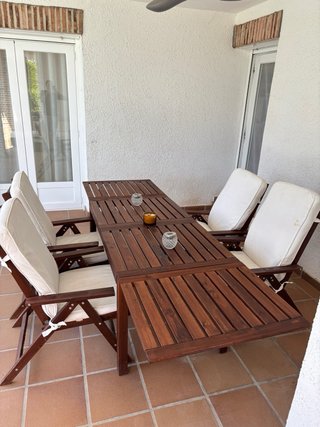 Tavolo in legno per giardino