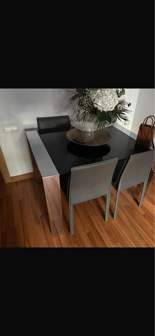 Mesa Comedor Negra y Sillas Diseño