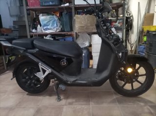 Super Soco CPX Eléctrica Scooter Negra Averiada.